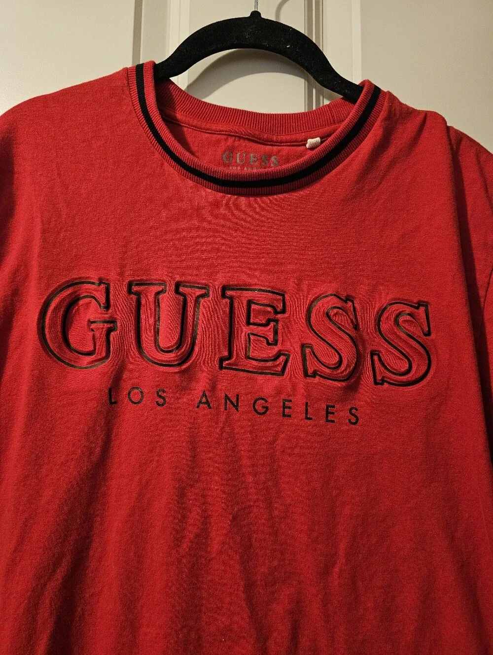 Guess Red Short-Sleeve Logo Tee with Black Trim XL - Picture 2 of 8
